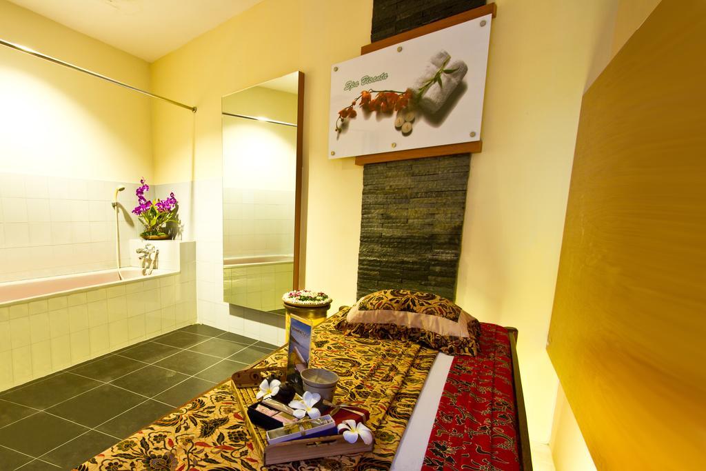 Hotel Bisanta Bidakara Tunjungan Сурабая Экстерьер фото