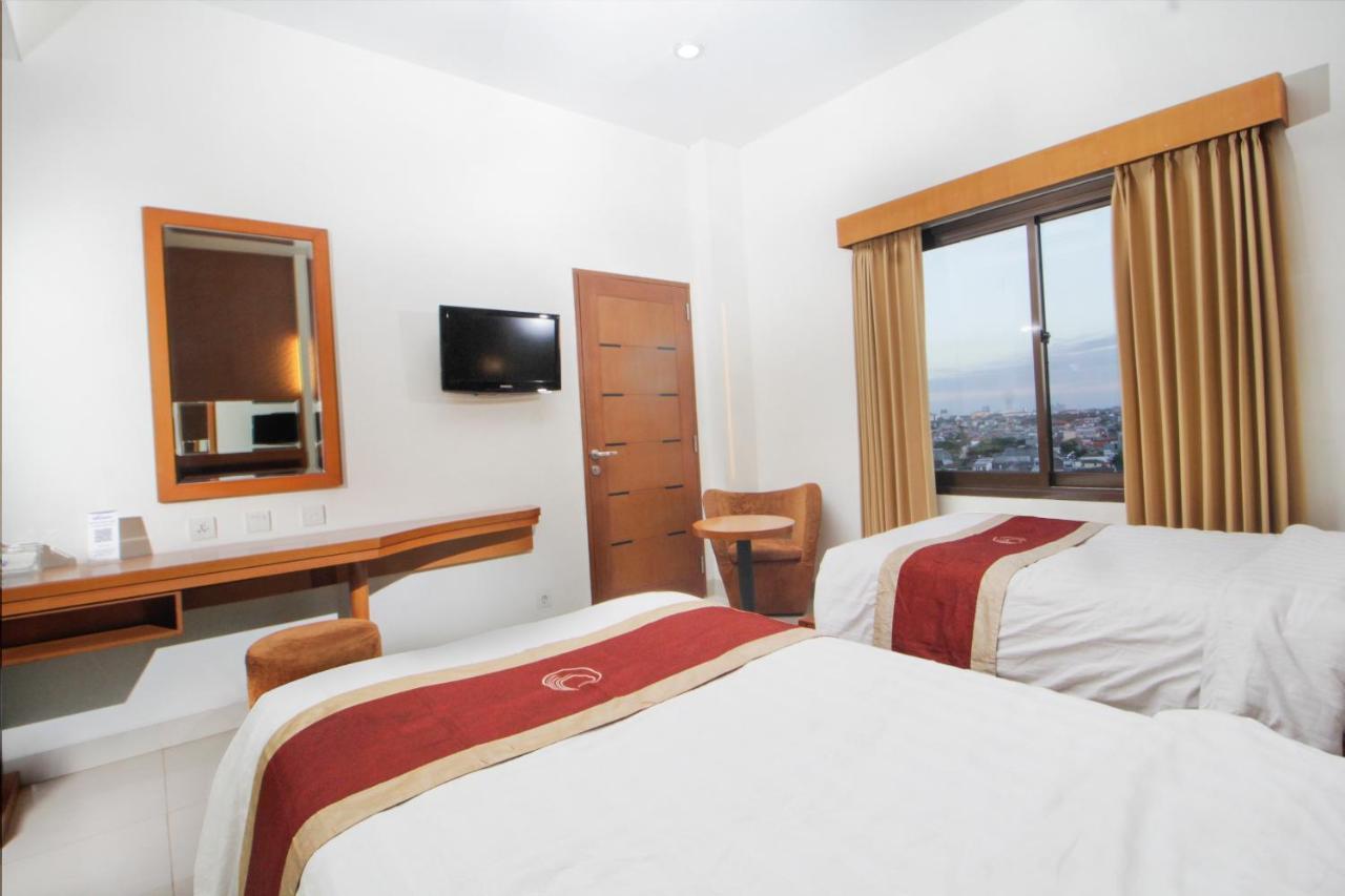 Hotel Bisanta Bidakara Tunjungan Сурабая Экстерьер фото