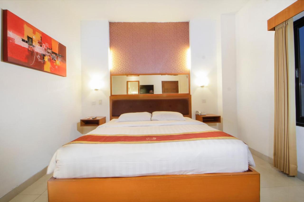 Hotel Bisanta Bidakara Tunjungan Сурабая Экстерьер фото
