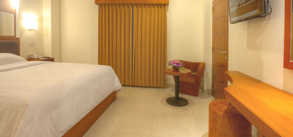 Hotel Bisanta Bidakara Tunjungan Сурабая Экстерьер фото